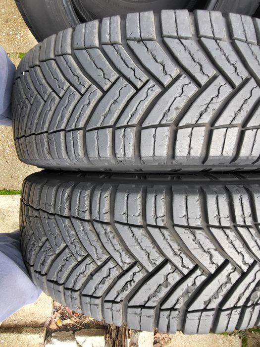 2бр 205/70/15 С 8платови за бус мишелин гумите са запазени 2023г
