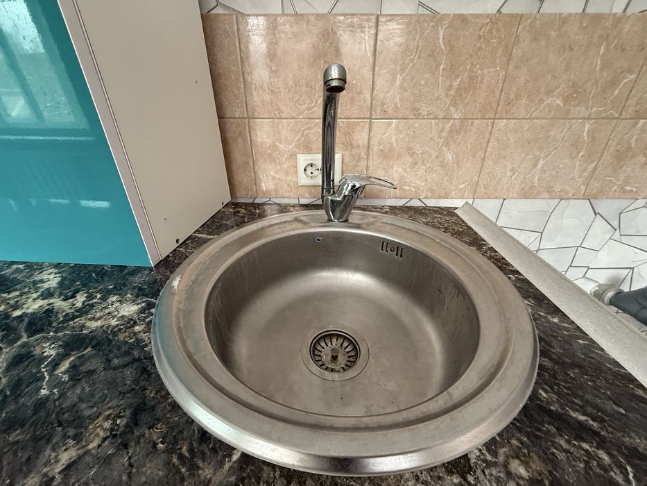 Продам кухню и шкаф прихожую