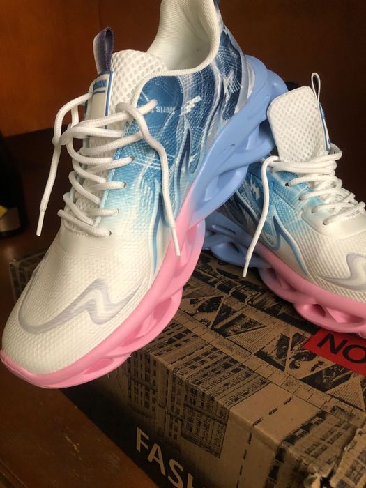 Vând pantofi sport bărbați