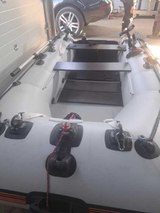 Надуваема лодка Kolibri KM 300