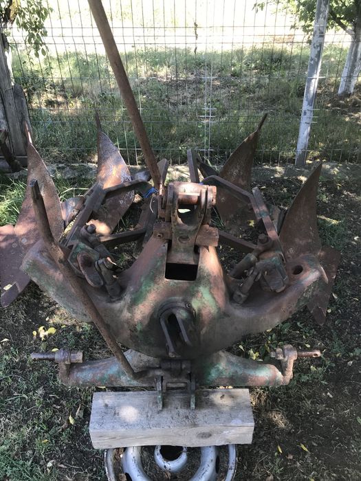 Plug reversibil cu doua brazde