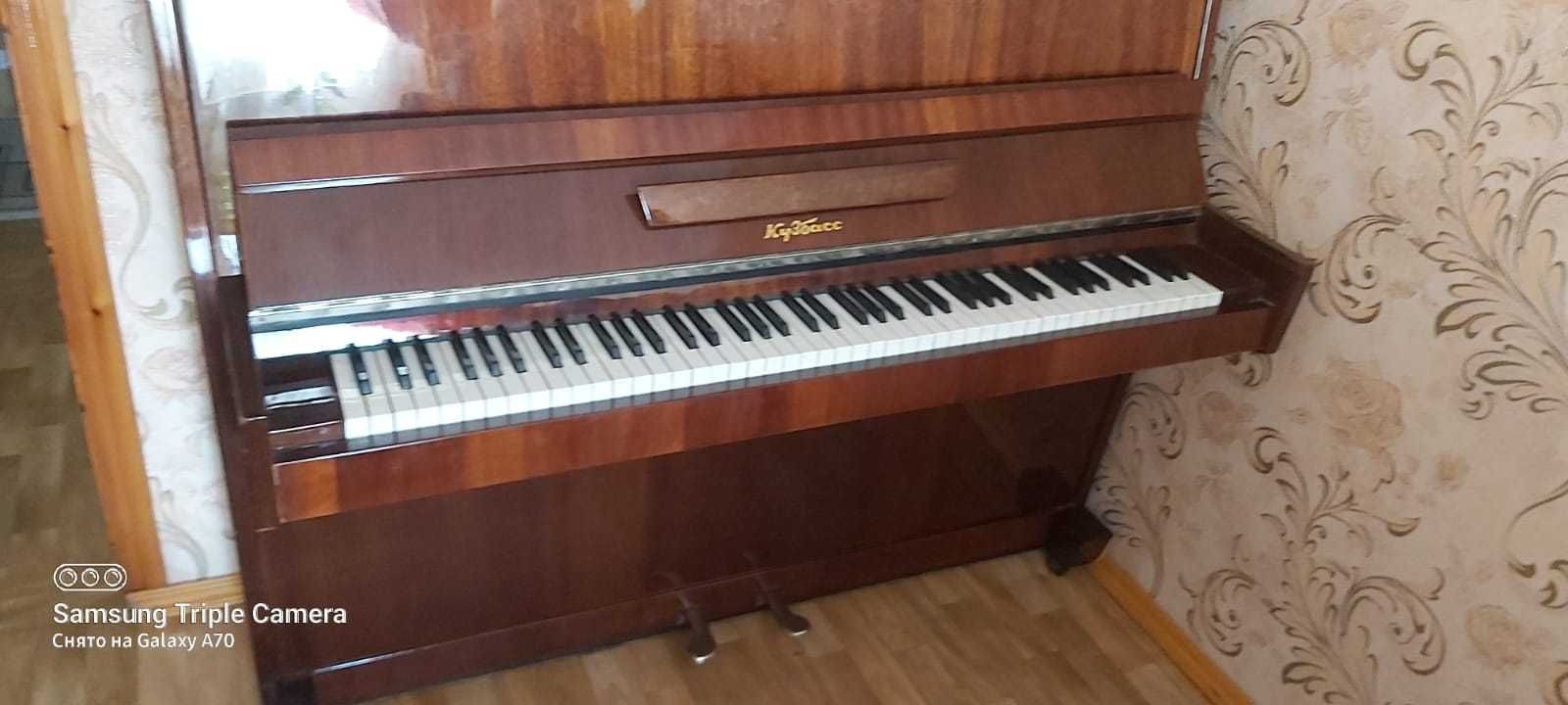 Пианино Кузбасс в отличном состоянии
