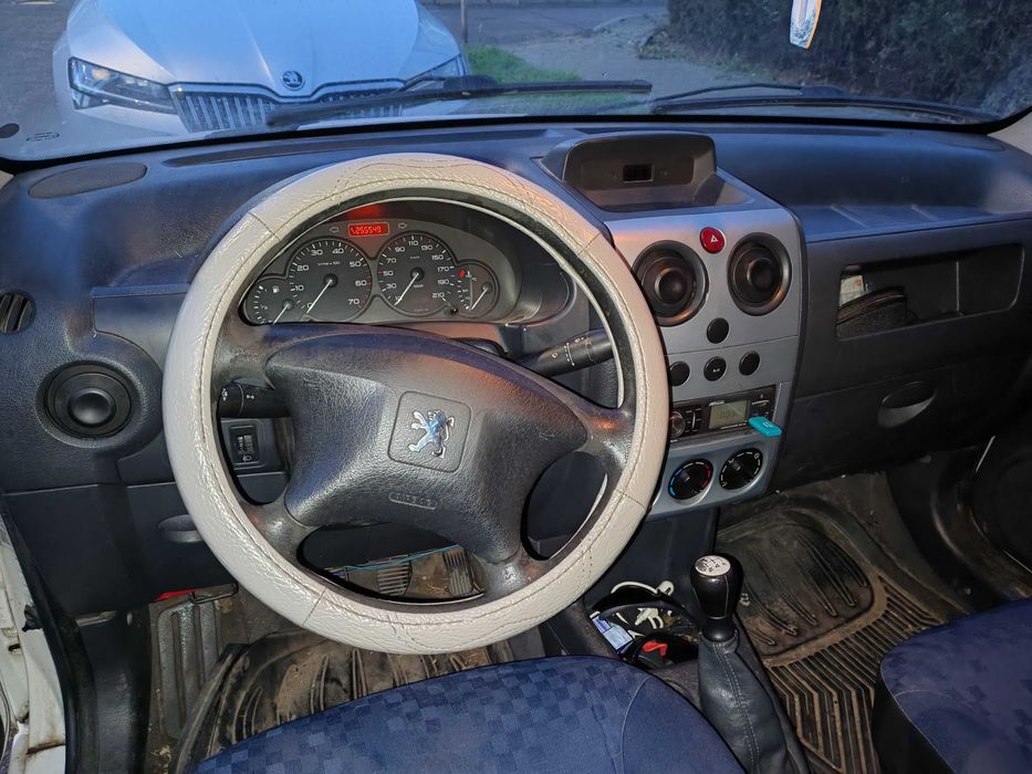 Vând Peugeot partener 2011