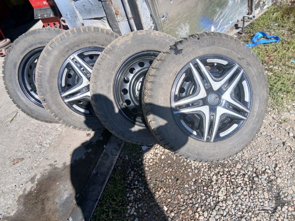 Продам резину зимнюю 185 / 65 R 14
