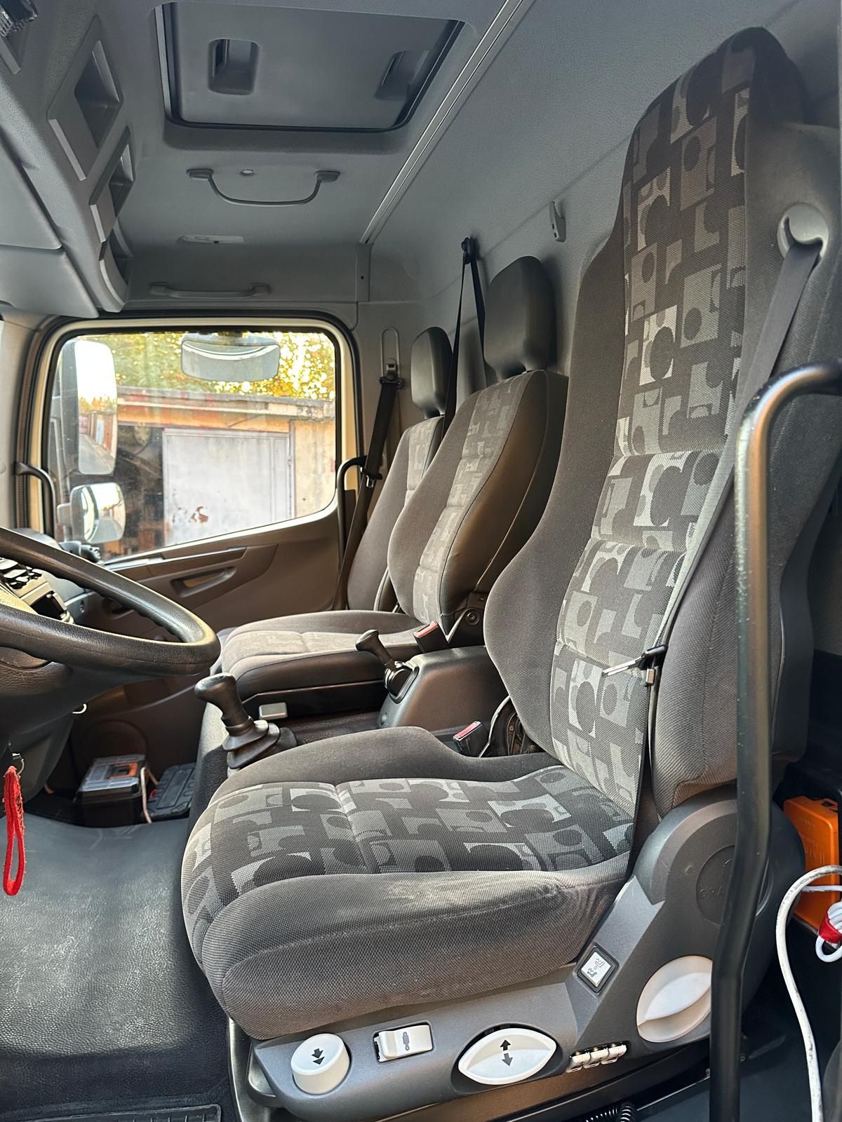 Vând Bascula Mercedes Atego 816 ,  recent adusa in tara !