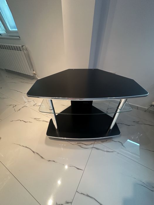 Маса за телевизор в отлично състояние много малко е използван