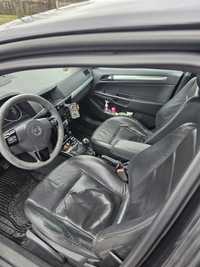 Opel Astra H negru