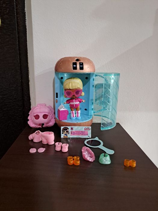 Capsula LOL originala, achiziționată din Noriel cu păpușă si accesorii