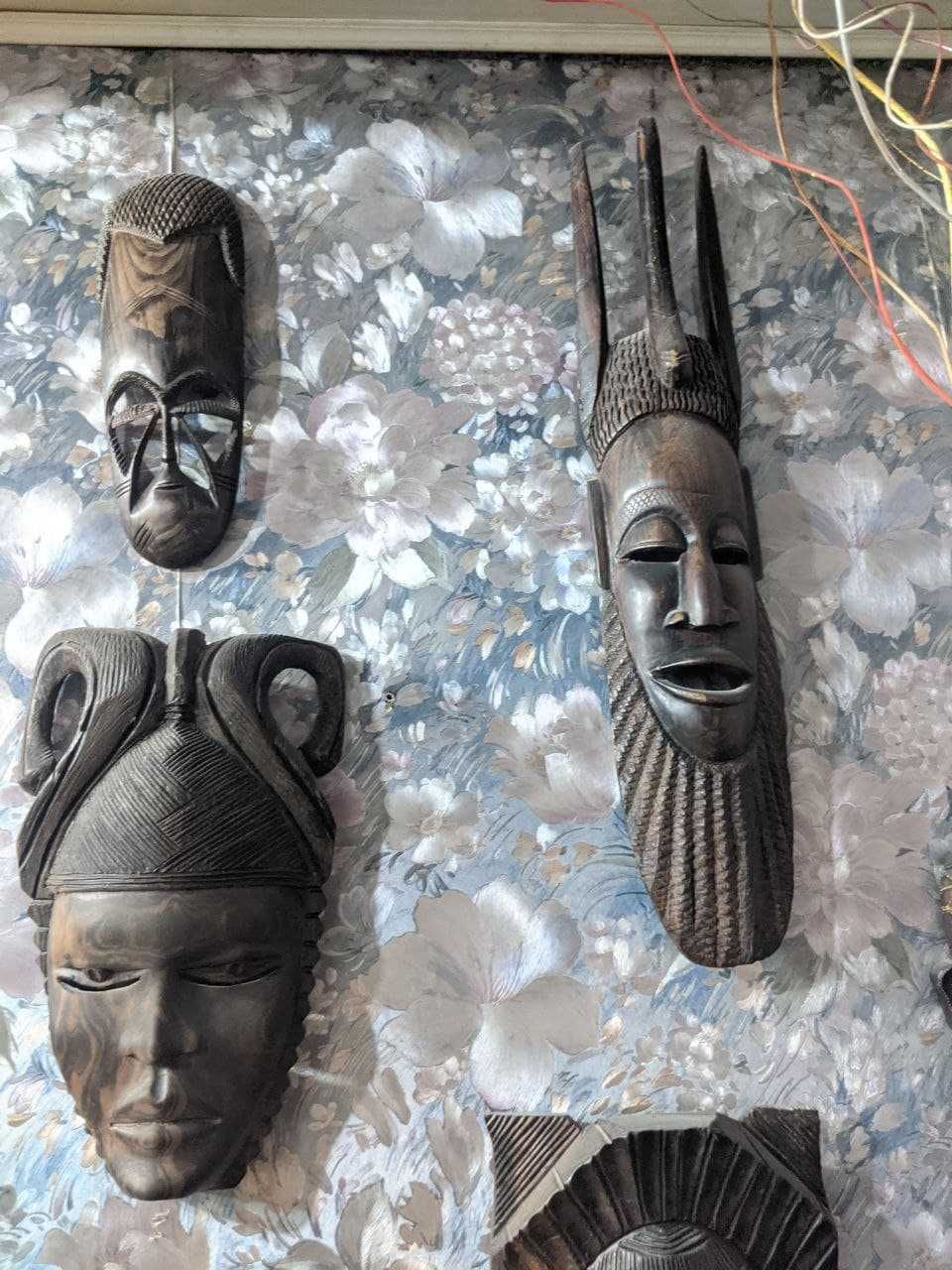 продам много африканских масок- привезены лично из Африки и Америки