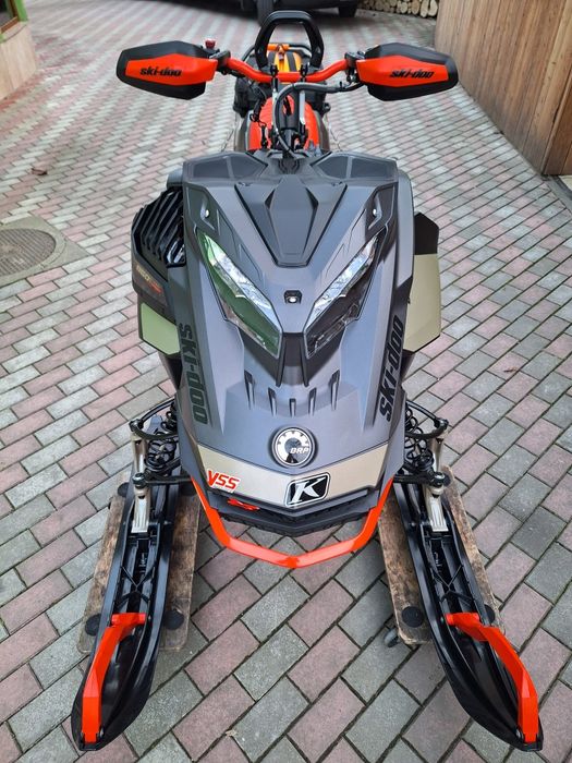 Snowmobil Ski Doo Summit X Turbo 114 mile