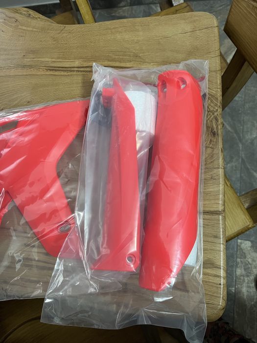 Vând carene BETA RR POLISPORT noi, sigilate