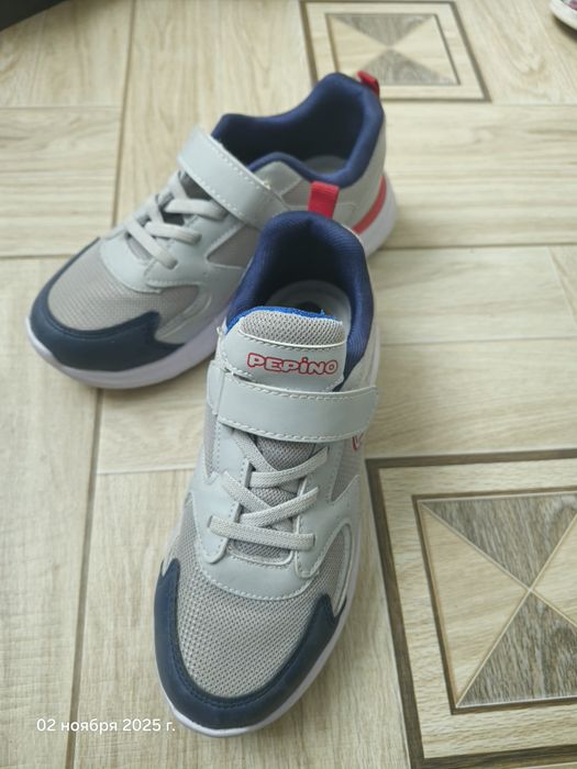 Продам кроссовки на мальчика !!!