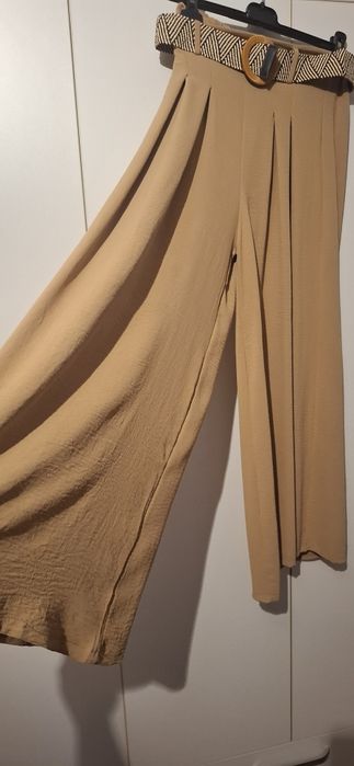 Pantaloni largi cu curea