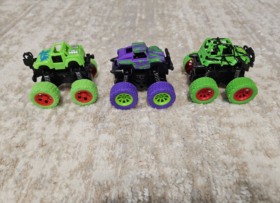 Mașinuțe monster truck -set