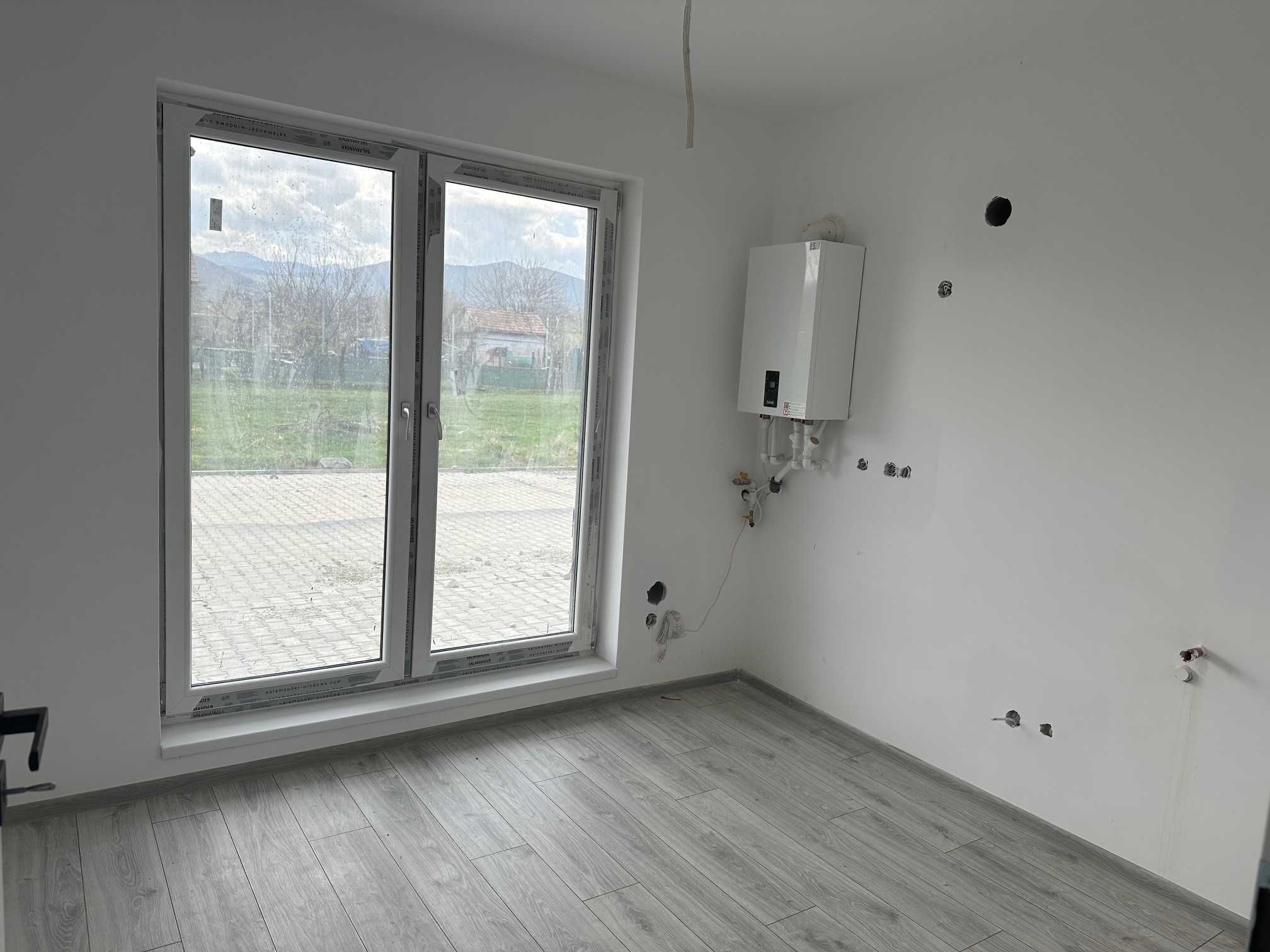 Vand casa tip duplex 4 camere - 2 bai - 105 mp - Rasinari