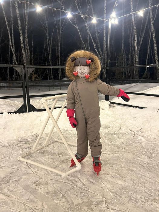 Продам зимний комбинезон для девочки