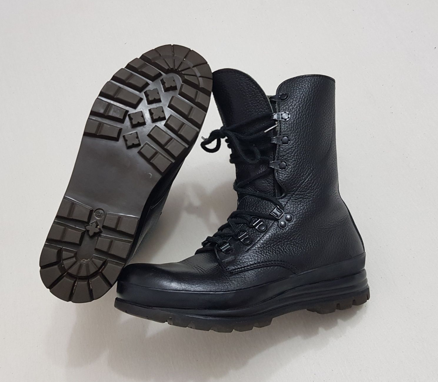Bocanci vânătoare Bally cizme militare tactice noi elvețiene Swis Army