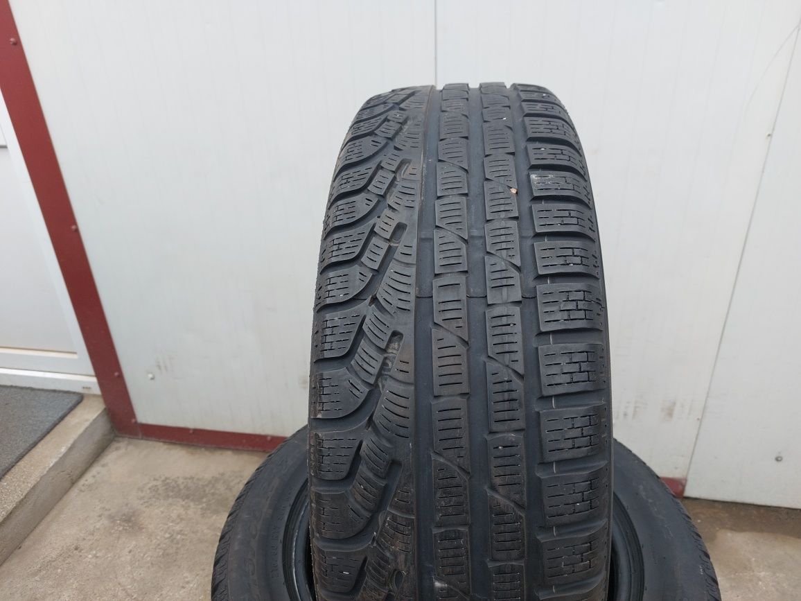 125 lei bucata! Set anvelope M+S/IARNA 215 60 17 Pirelli
