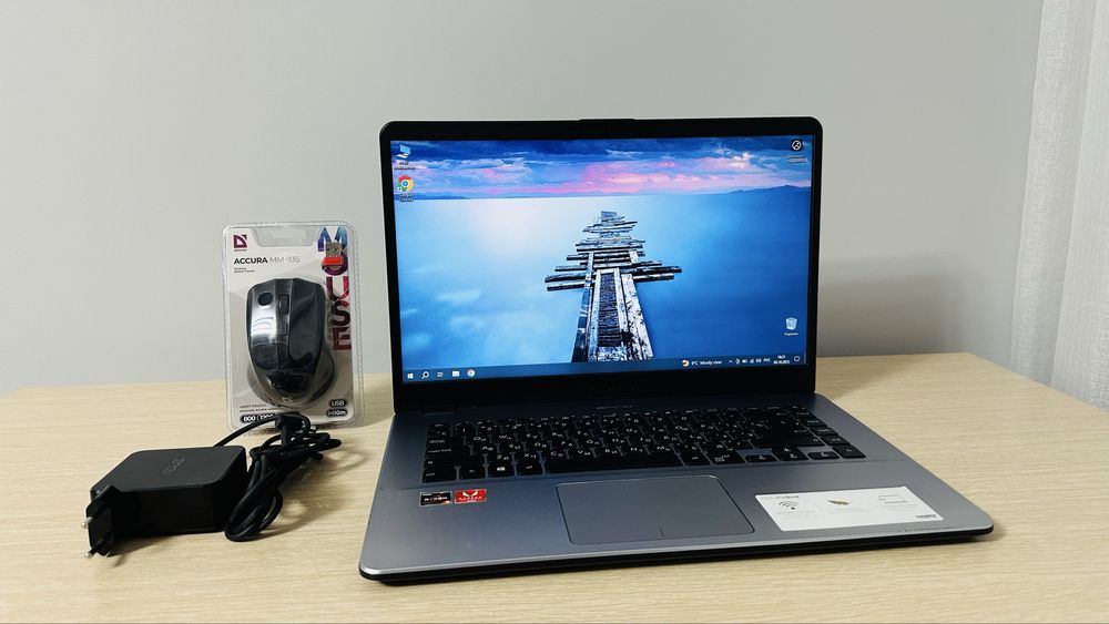 Ноутбук ASUS Ryzen 5, 8GB, 256GB SSD, AMD VEGA 4GB