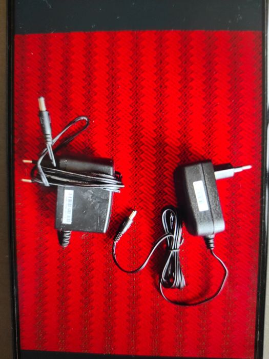 Incărcătoare 12 V cu 1,5 A și 1 A