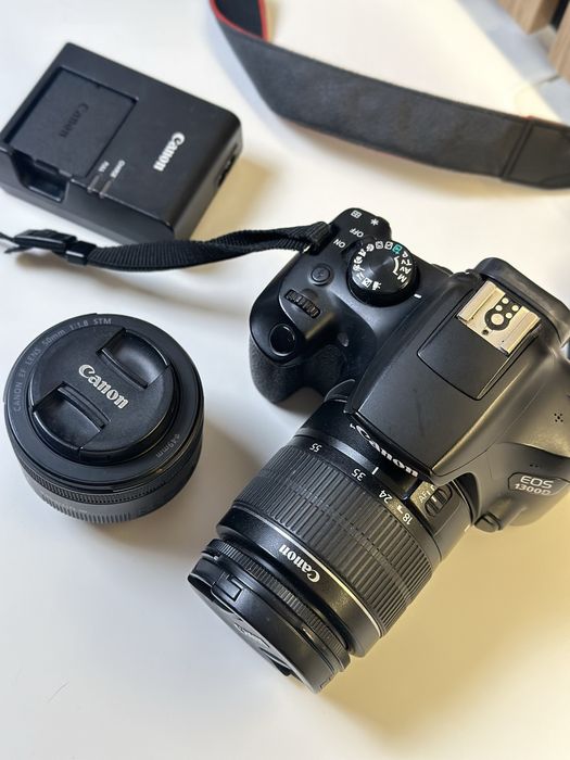 Aparat foto DSLR Canon EOS 1300D + 2 obiective (18–55mm & 50mm)