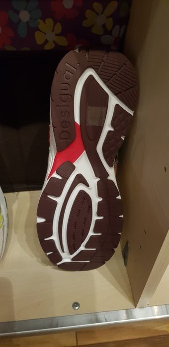 Чисто нови маратонки Desigual