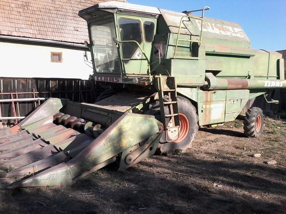 Combina Claas Dominator 106 cu masa de porumb