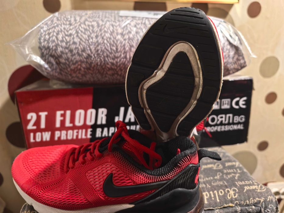 Маратонки Nike червени