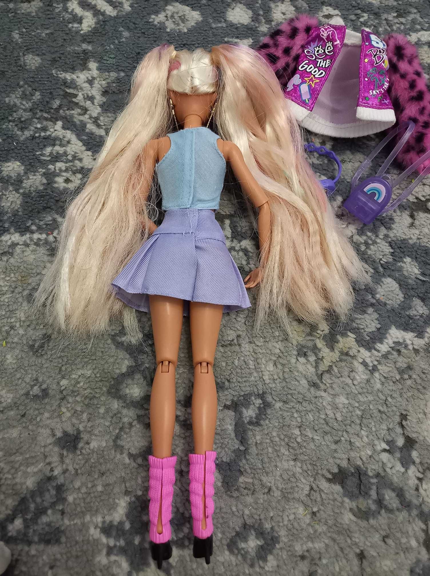 Papusa Barbie ca noua