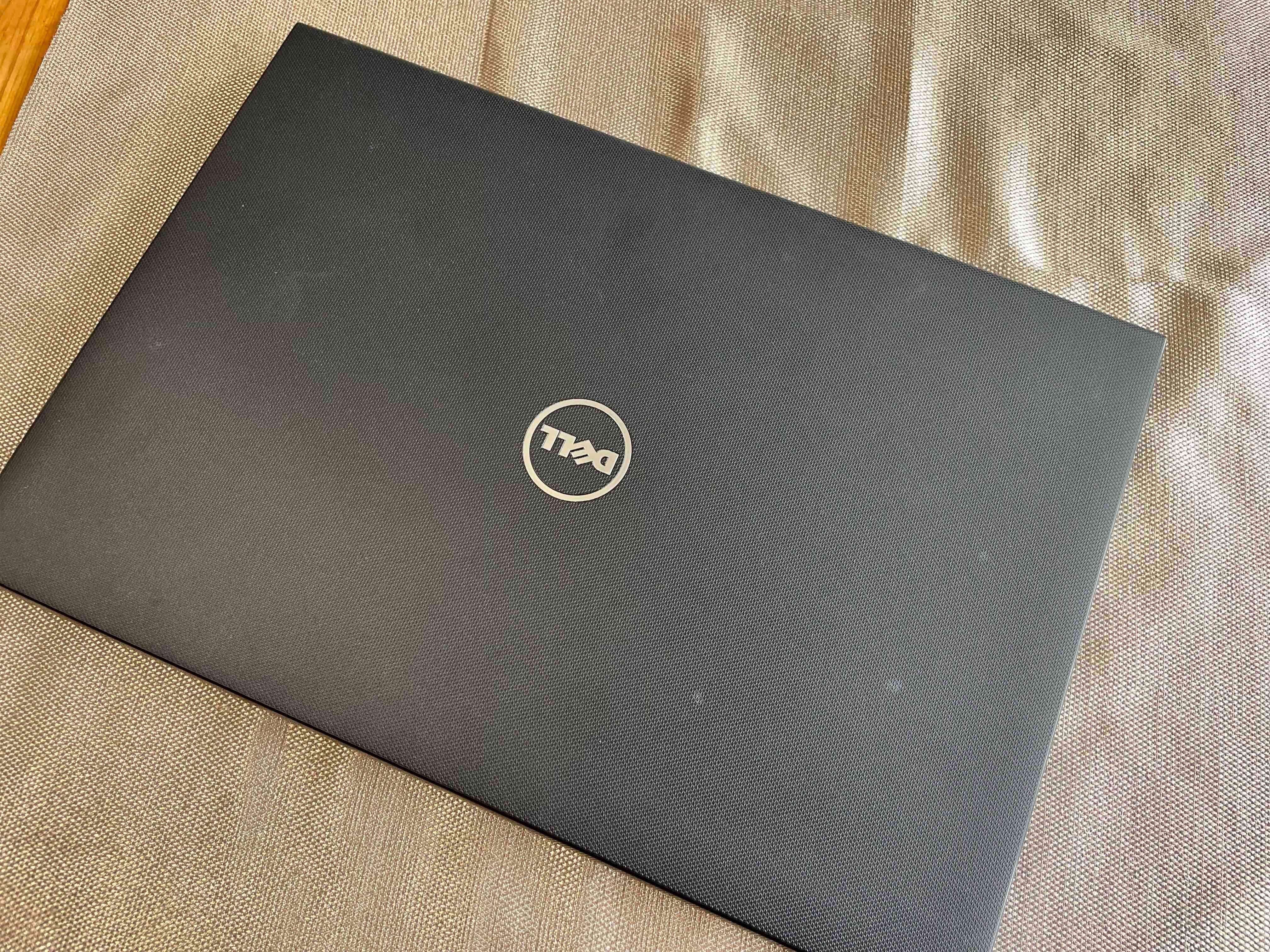 Лаптоп Dell Vostro