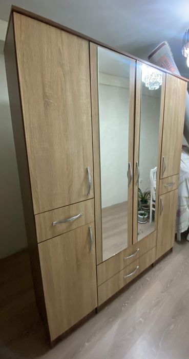 Шкаф для одежды с зеркалом