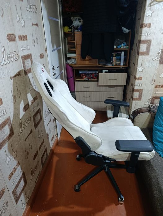 Продам игровое кресло Age