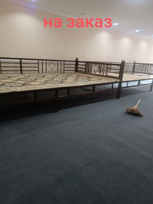 Стол и скамейка. Тапчан, беседка