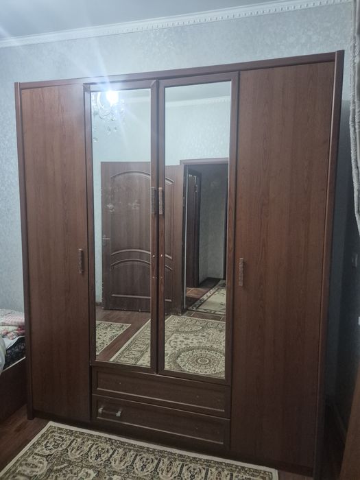 Продается шкаф коричневого цвета