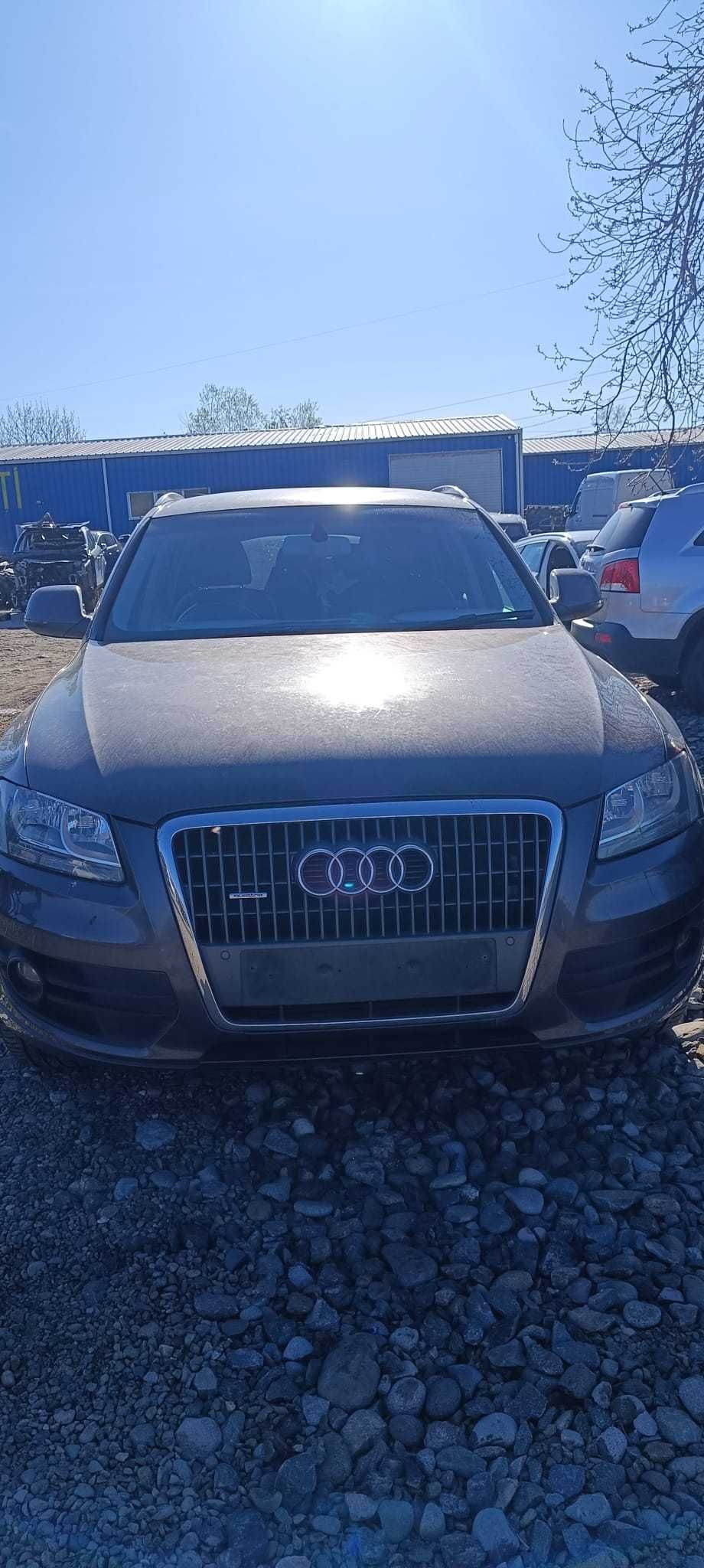 Dezmembrez Audi Q5 2.0 TFSI Quattro 2009