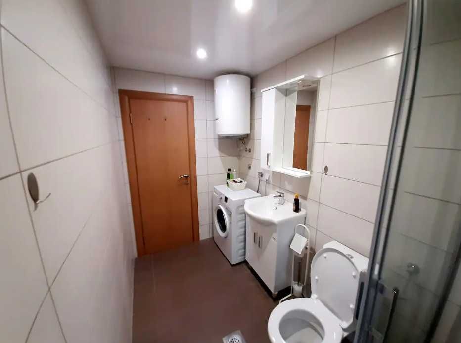 Дава се под наем Тристаен апартамент в Пловдив, Остромила - 87 кв.м за 270.3 € - Снимка #4