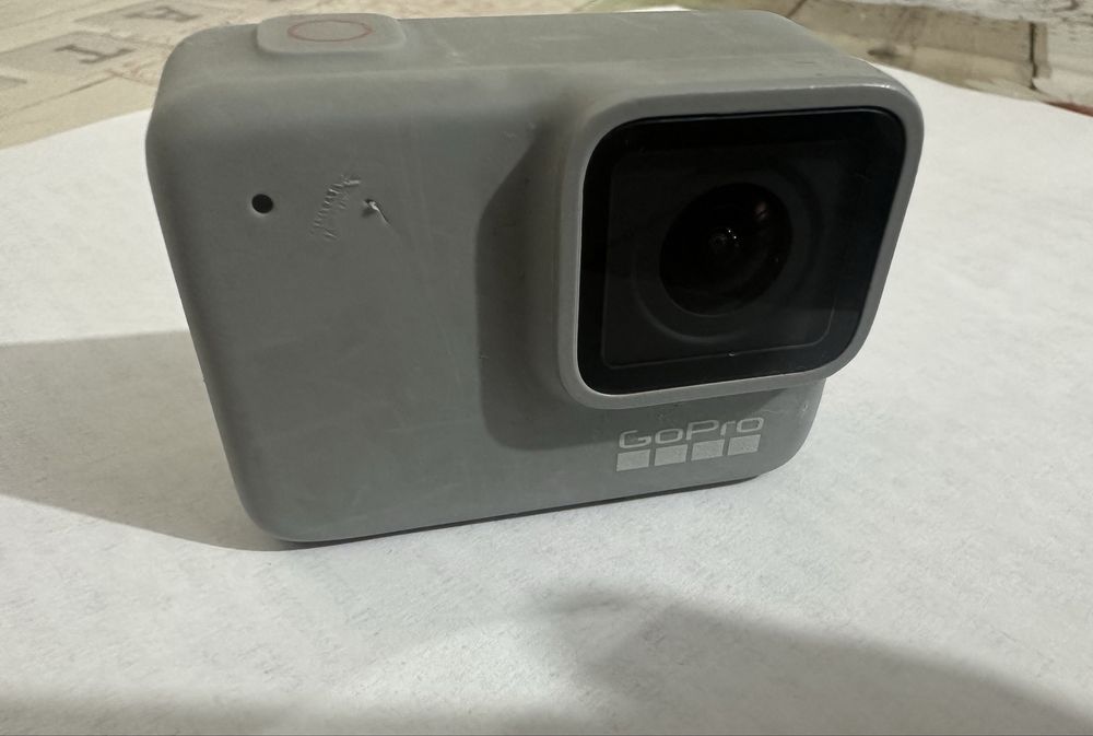 Vand GoPro Hero 7 white cu accesorii