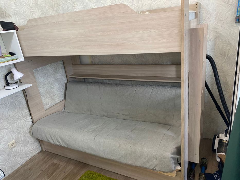 Двухярусная кровать