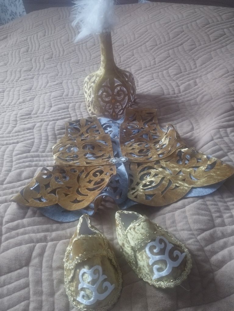Продам на девочку костюм