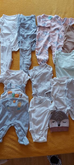 Vând lot hainute 0-3 luni