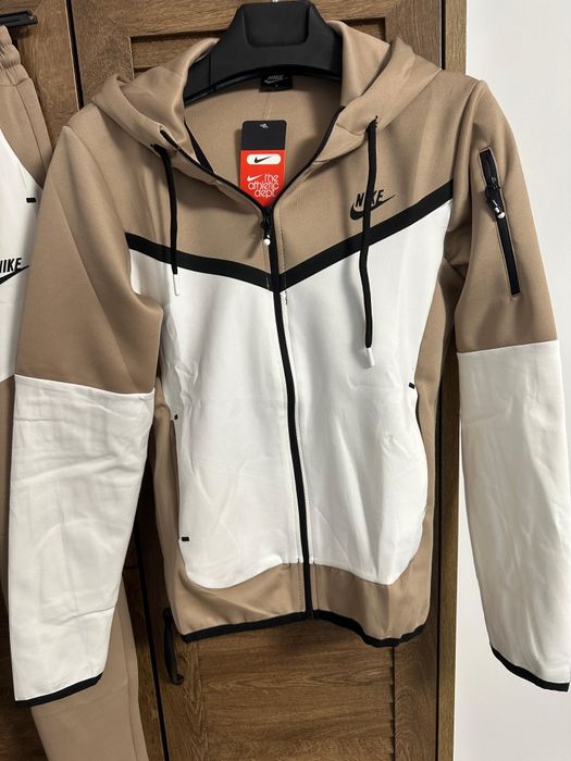 Trening Nike tech