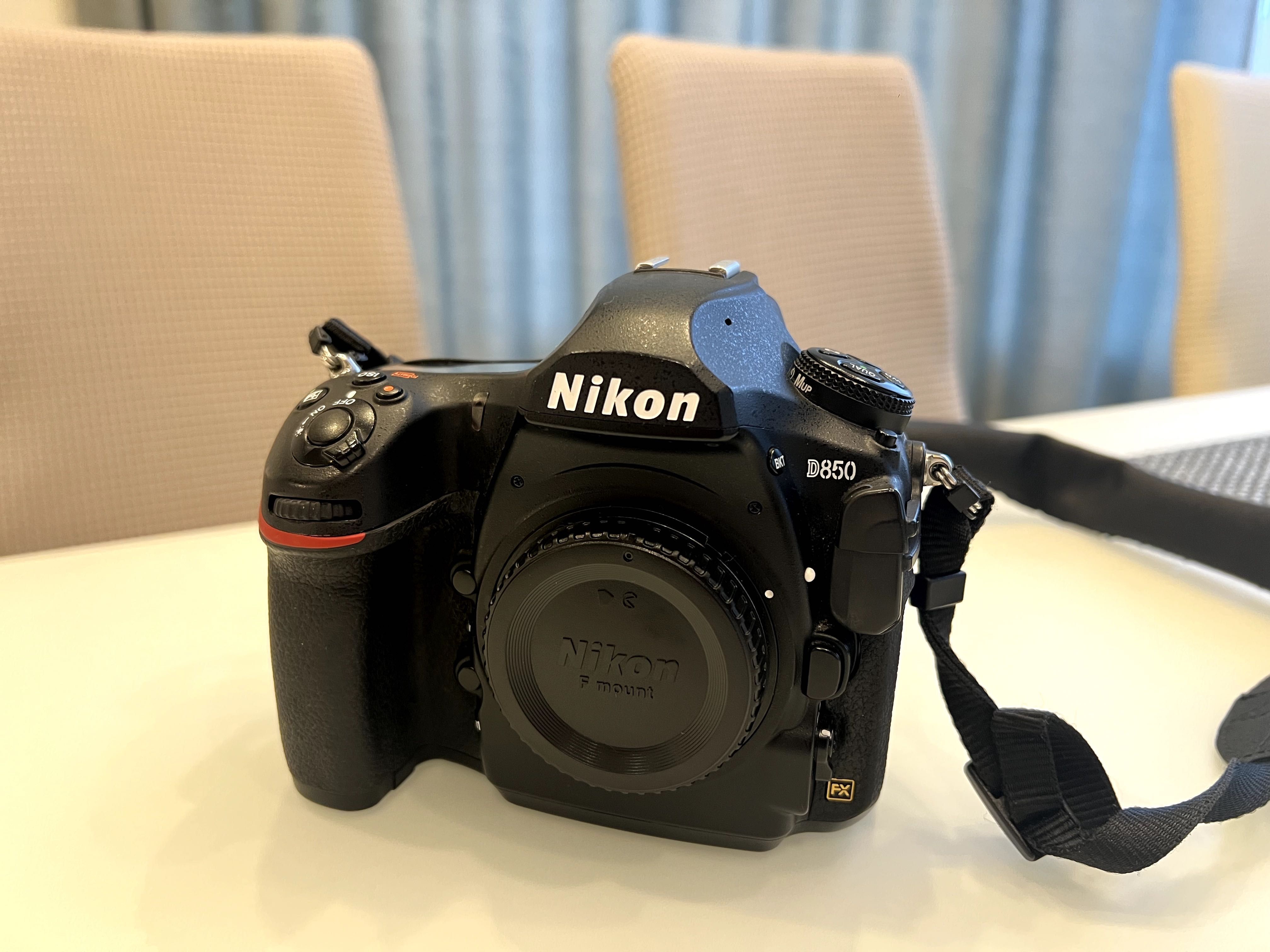 Nikon D850 тяло + зарядно и батерия