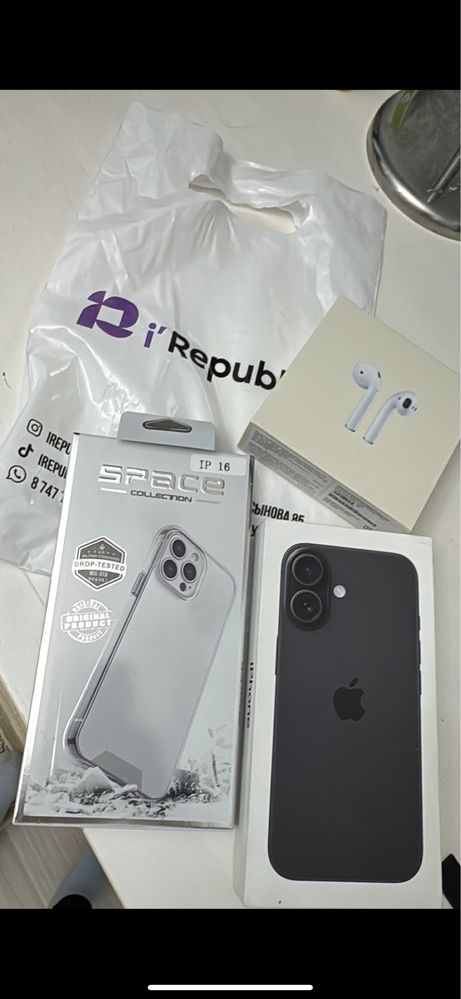 Iphone 16 с документами