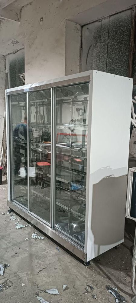 Vetrina xaladelnik metirbau sotiladi