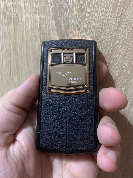 Vertu Vogue хомидж лускозен телефон