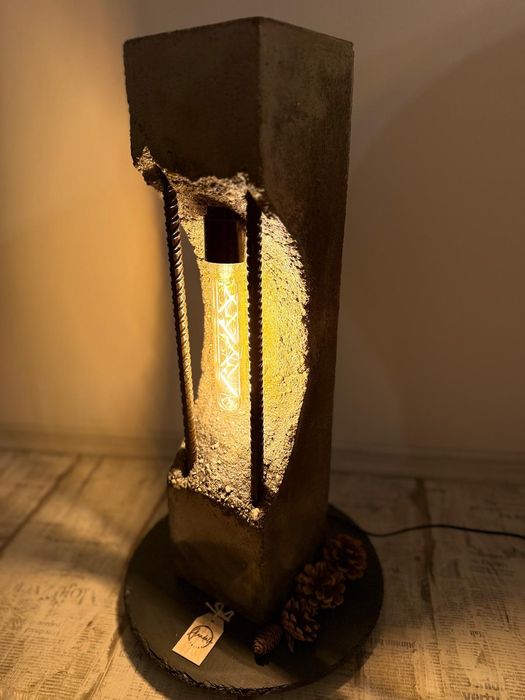 Lampă din beton armat – 60 cm, design brutalist industrial