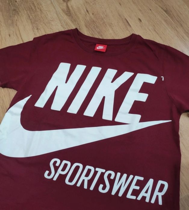 Tricou dama Nike Sportswear mărimea M