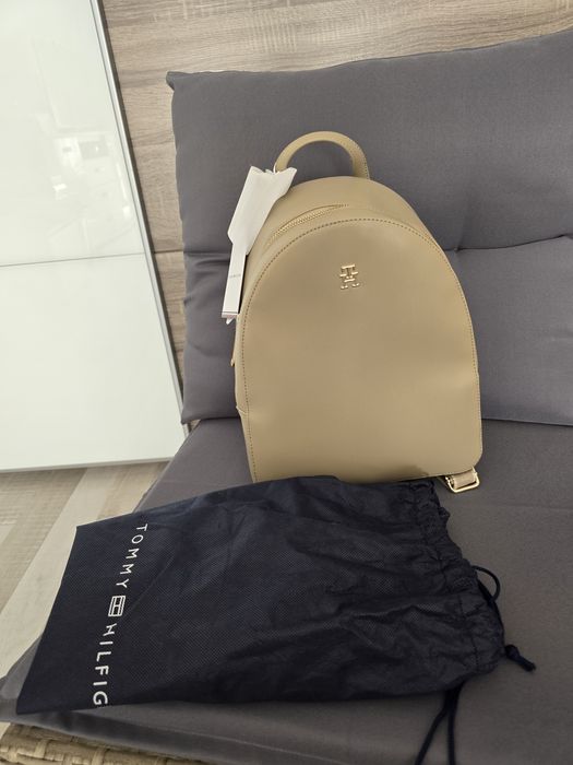Бежова раница Tommy Hilfiger кожена