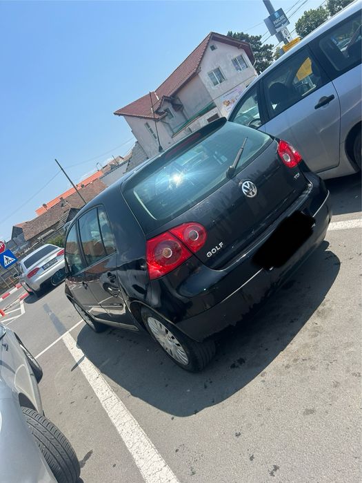Vând Golf V 1.9 Diesel