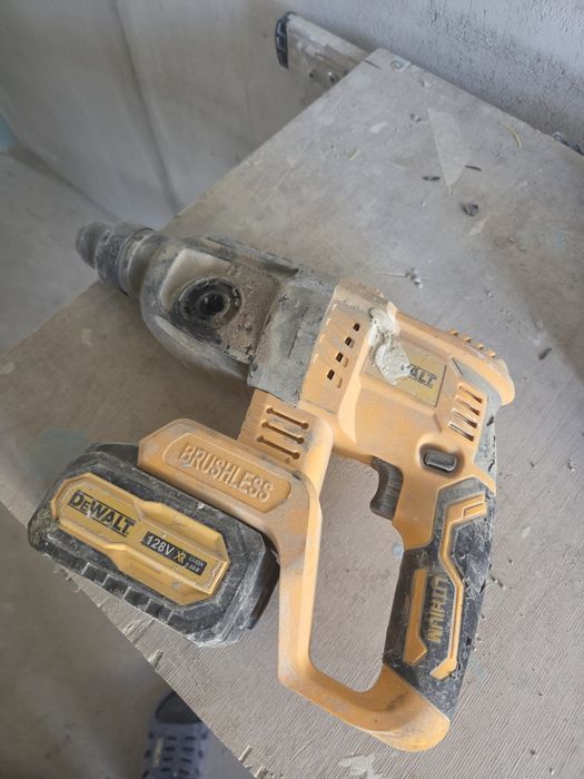 Перфоратор на батарейках Dewalt